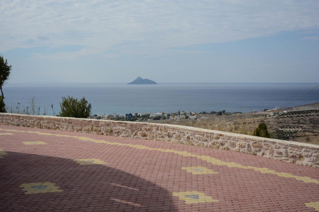 Villas Alexandros Petrino Каламаки Стая снимка