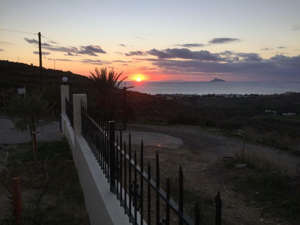 Villas Alexandros Petrino Каламаки Екстериор снимка