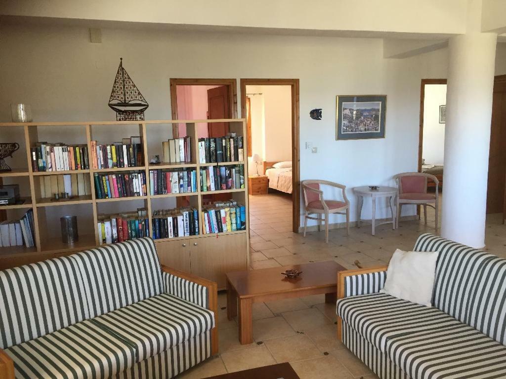 Villas Alexandros Petrino Каламаки Екстериор снимка
